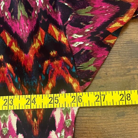 CATO Woman Red and Black Aztec Print with Metal Embellishments Top Size 22/24W - Picture 6 of 9